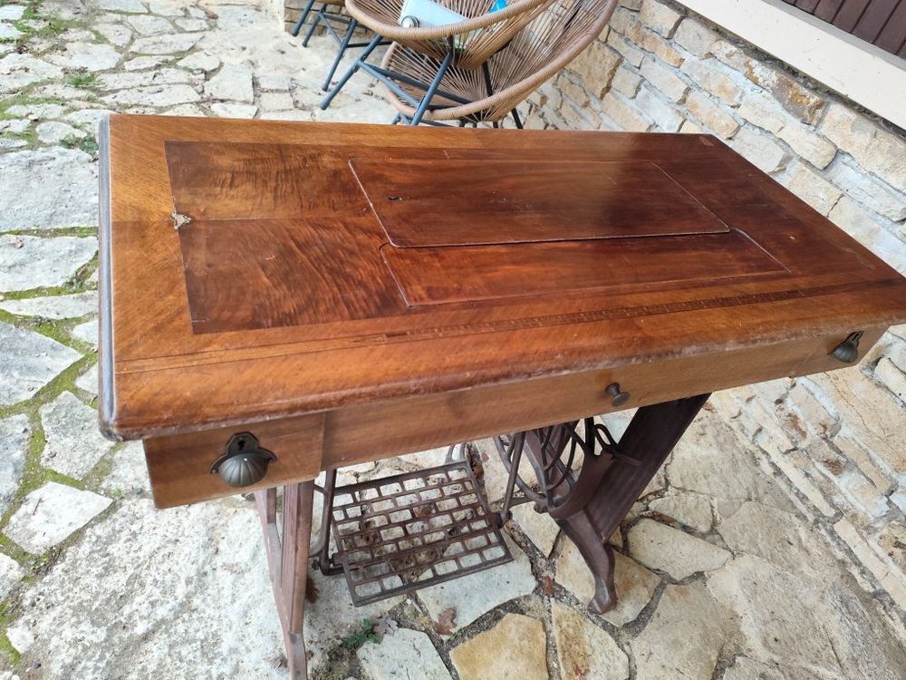 machine a coudre ancienne griztner
Meubles