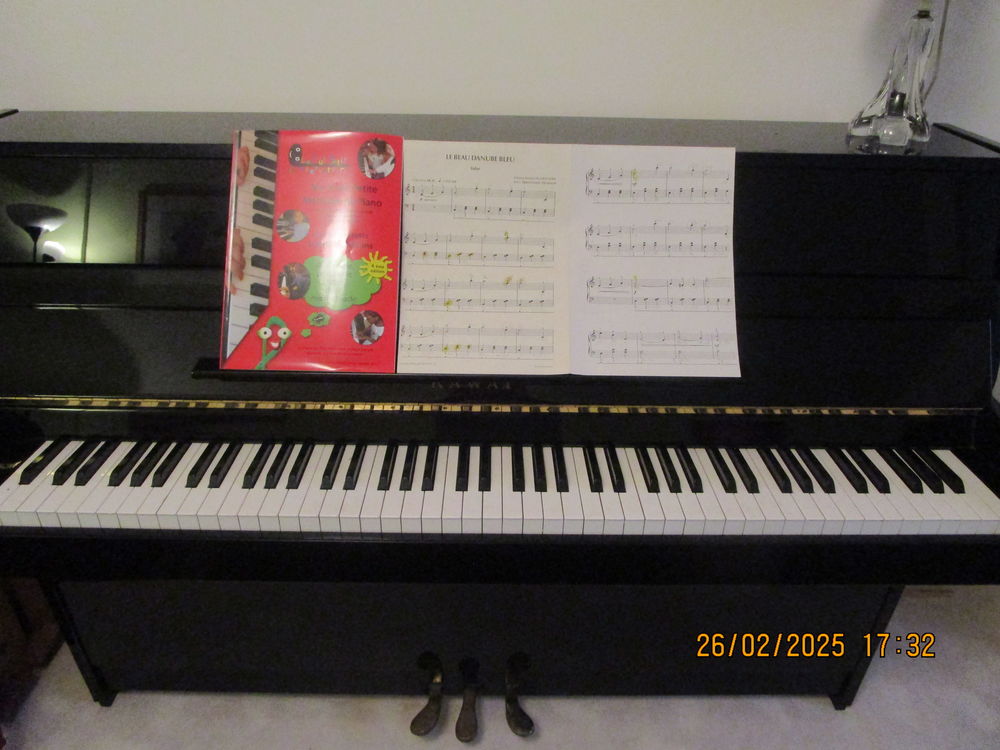 Piano droit acoustique noir laqu&eacute; Kawai CX5 Instruments de musique