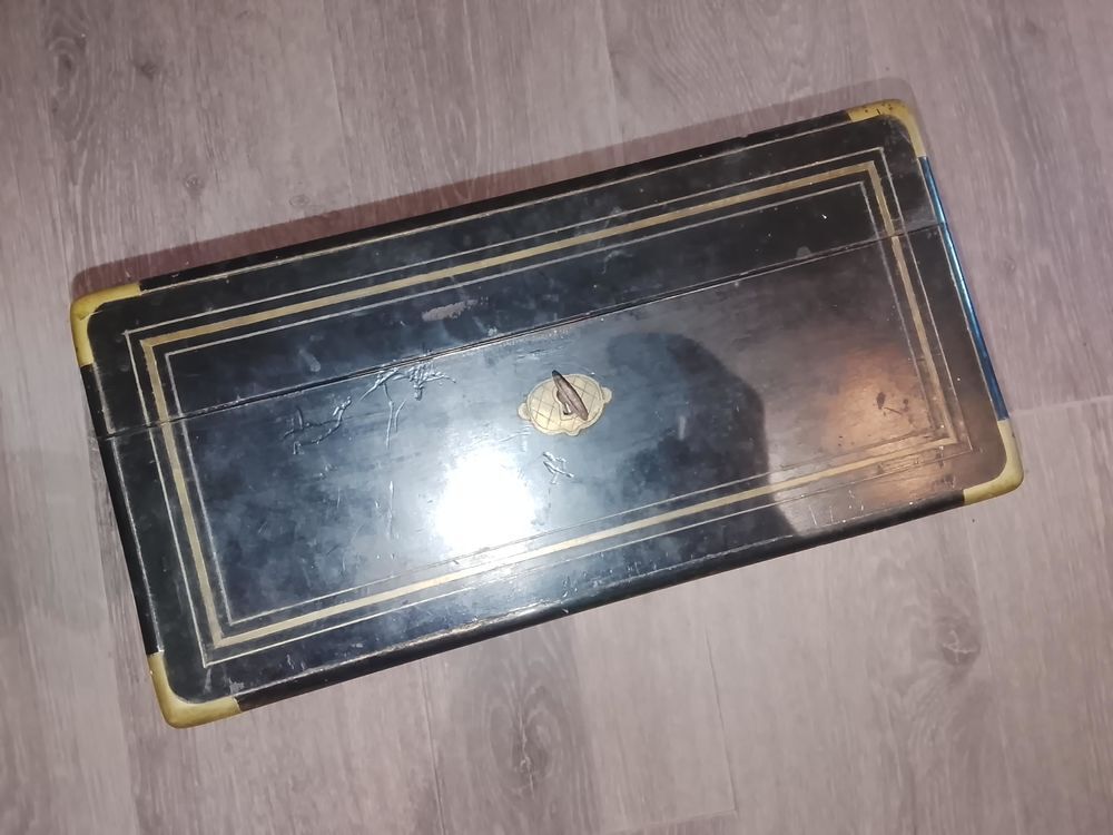 N&eacute;cessaire de toilette dans son coffret Epoque Napol&eacute;on III 