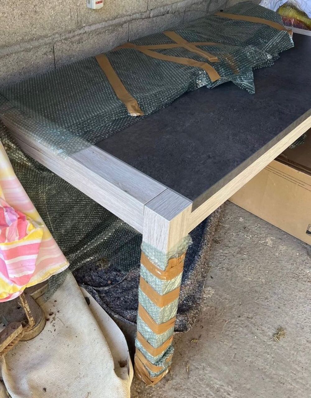 Table plateau effet b&eacute;ton bois clair Meubles
