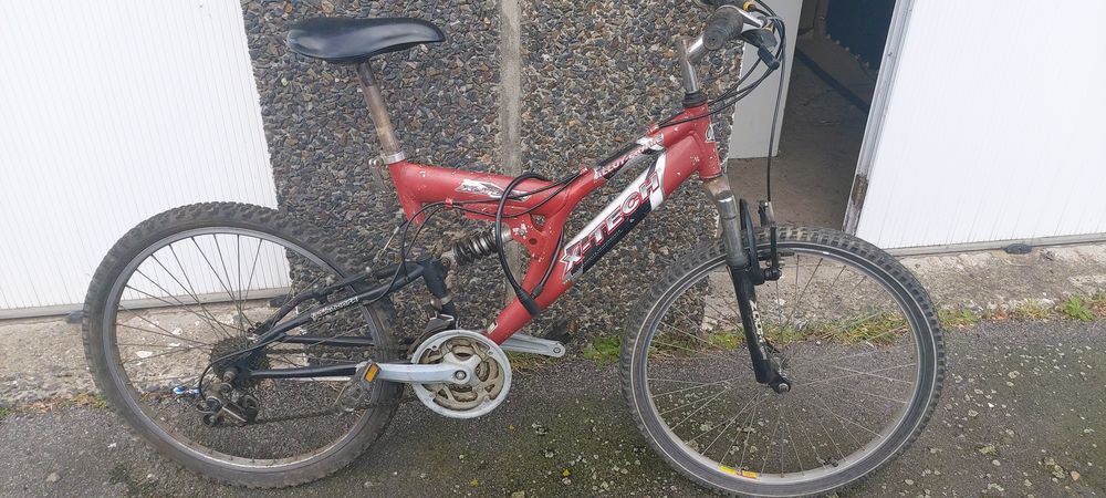 Av vtt PAS CHER 
A VENIR CHERCHER svp Vélos