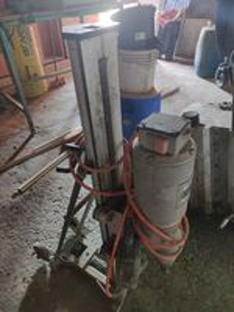   carotteuse diam�tre jusqu'�  400 mm et 600mm avec adaptateur,vendu avec rallonges. 
