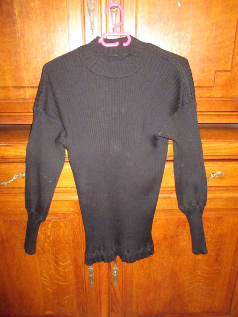 pull noir et gilet noir et autres articles divers bon état 0 Mérignies (59)