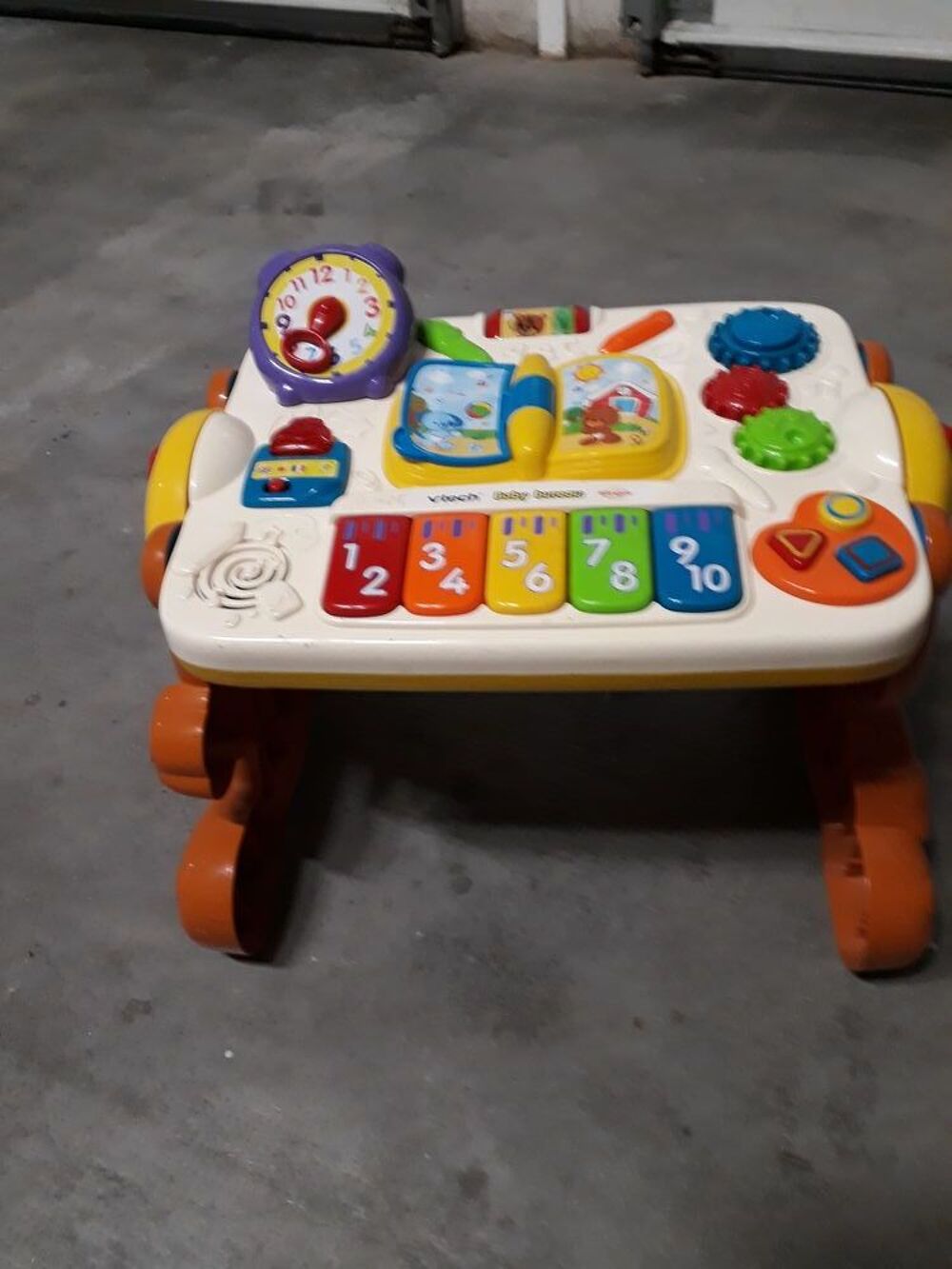 Table d'&eacute;veil Jeux / jouets