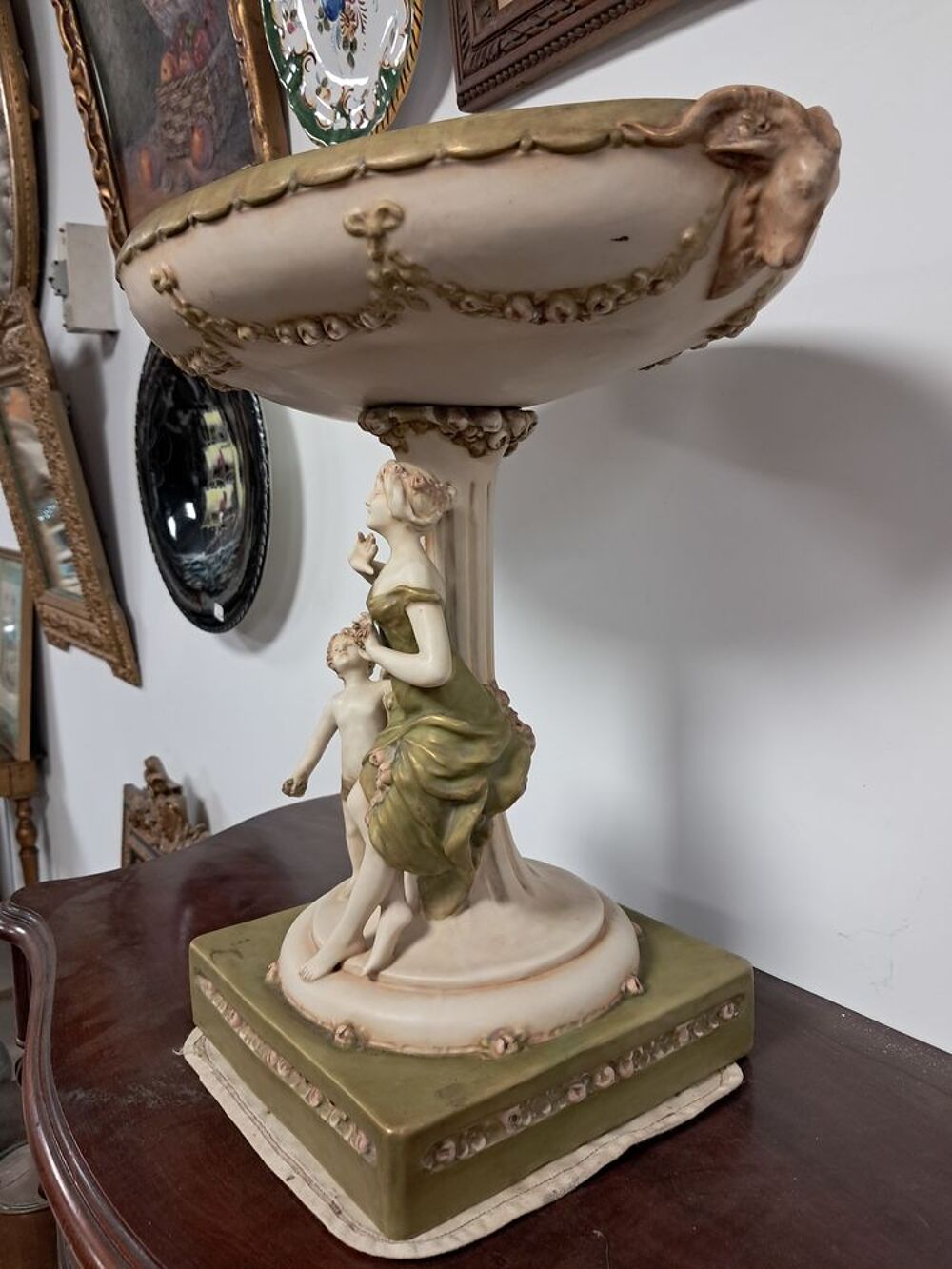 Coupe en biscuit, Royal Dux Décoration