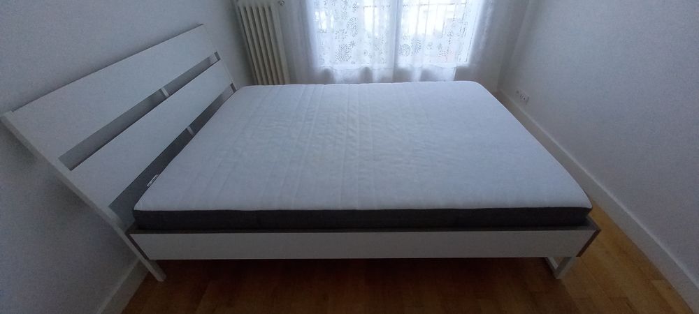 Lit double + matelas + sommier Meubles