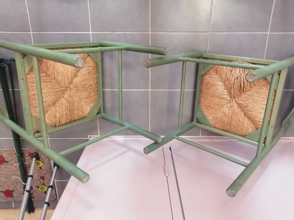 2 chaises vertes rustiques Meubles