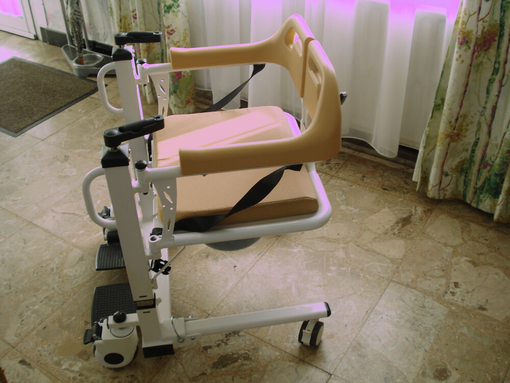 Fauteuil roulant chaise perc&eacute;e r&eacute;glable en hauteur ......... Meubles