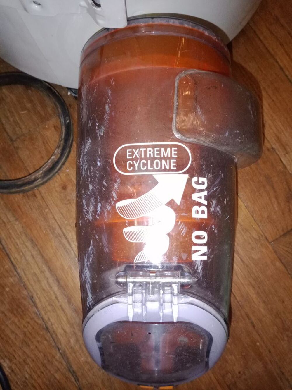 Rowenta extr&ecirc;me cyclone : collecteur et alimentation Electroménager