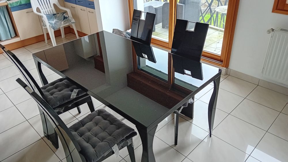 Table noire en verre Meubles