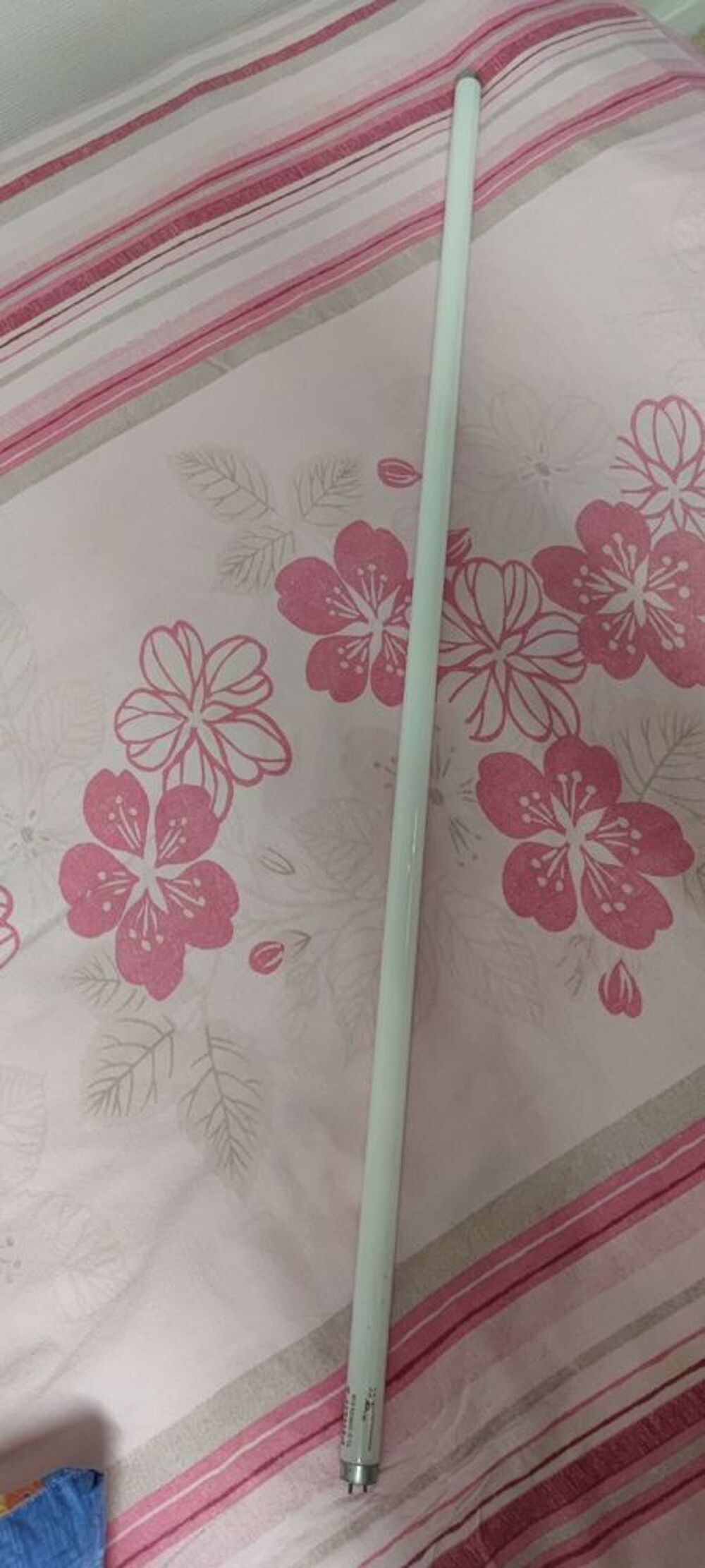 tube n&eacute;on lumi&egrave;re blanche Bricolage