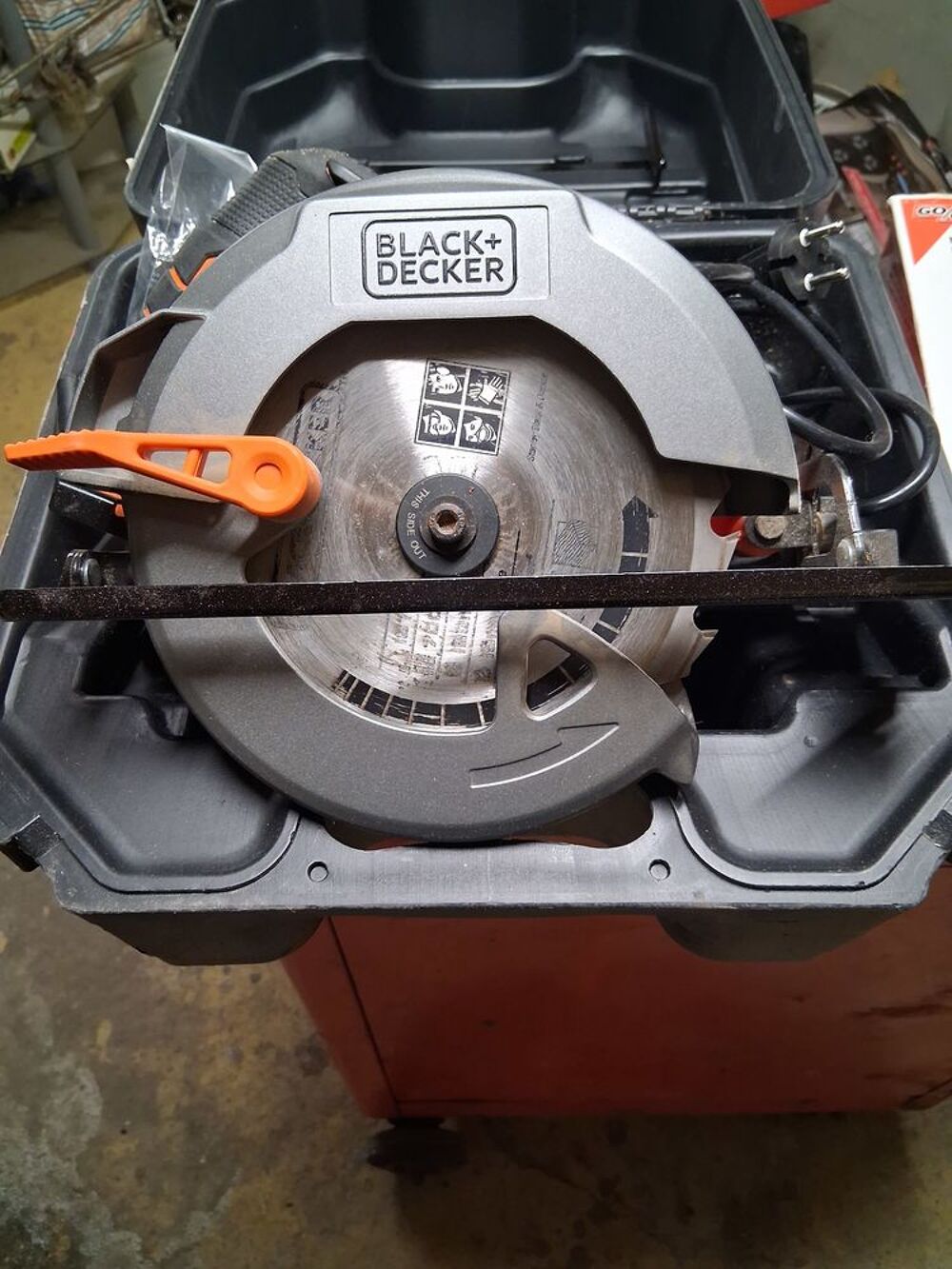 Scie circulaire black et decker Bricolage