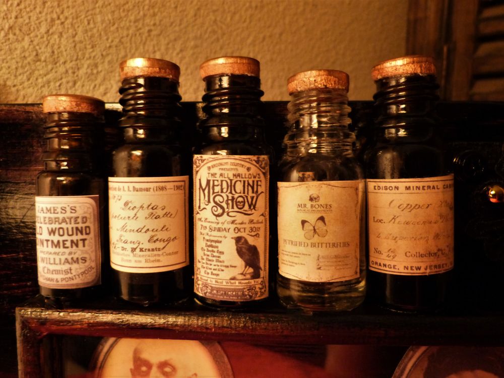 Tableau de Curiosit&eacute;s "CREEPY FAMILY APOTHECARY" Steampunk Décoration