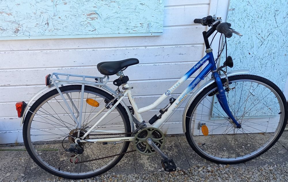 v&eacute;lo femme city comfort Vélos