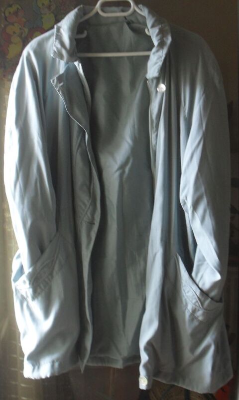 Veste lgre C&A Femme 
Vert clair 
Taille 44. 25 Montreuil (93)