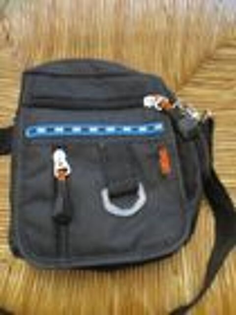 Petite sacoche sport neuve �crit sport noir 0 M�rignies (59)