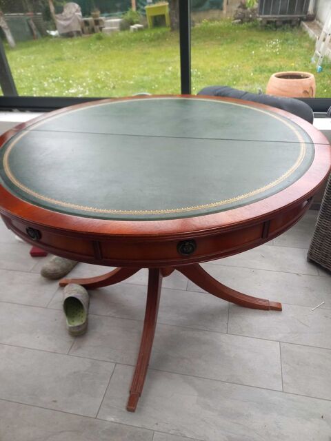 à      vendre table ancienne avec dessus cuir vert 60 Gouvieux (60)