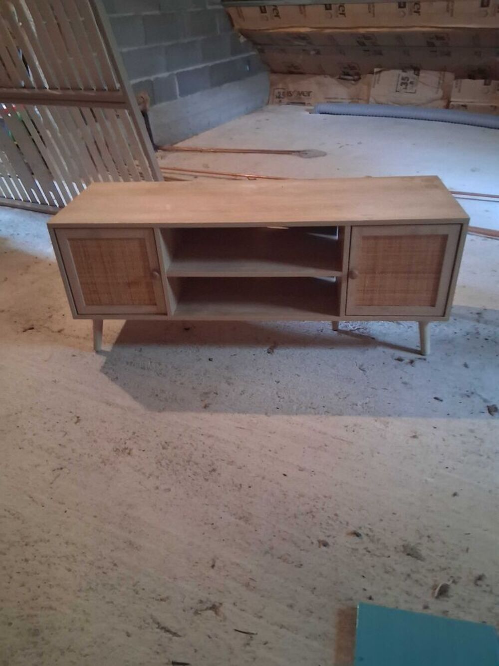 PETIT MEUBLE EN PIN POUR TELE Meubles
