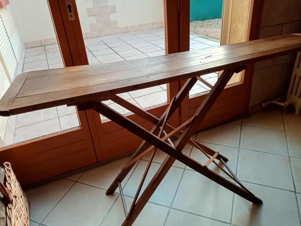 Table &agrave; repasser ancienne Décoration