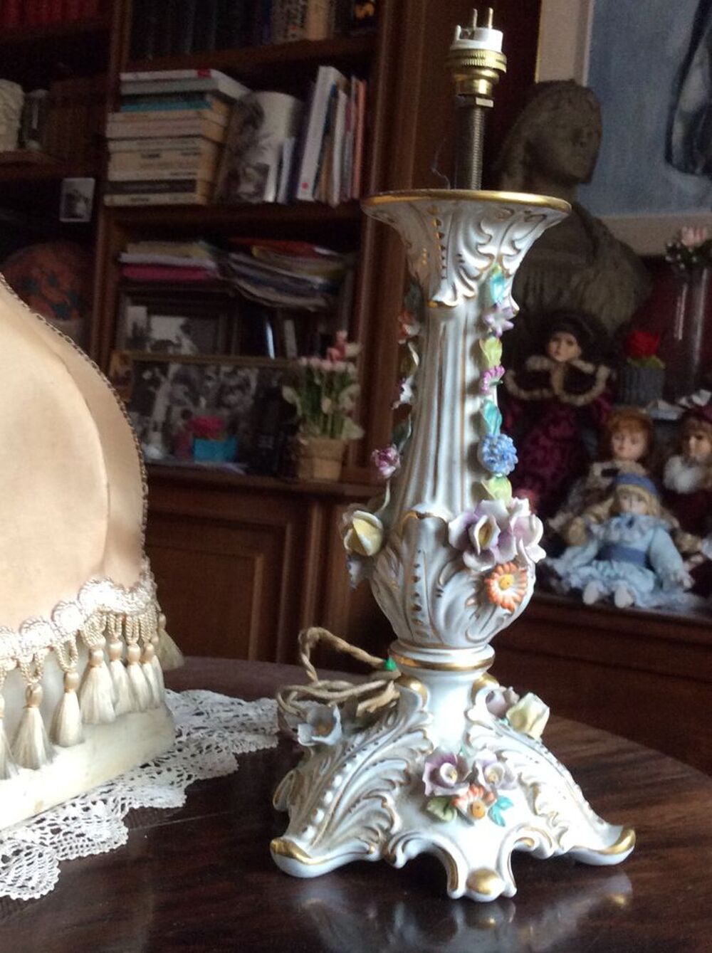 Pied de lampe ancien Capodimonte en porcelaine Décoration