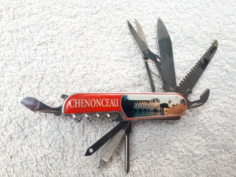 Canif ou couteau de camping Chenonceau multi-usage 6 Montigny-Lencoup (77)