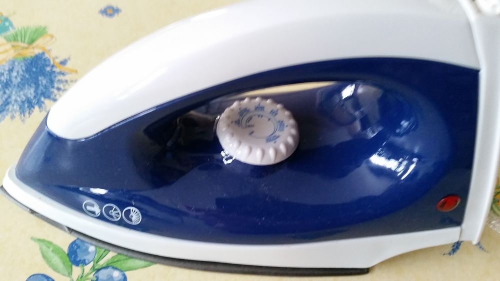 Fer a repasser Luxelle sans vapeur Electroménager