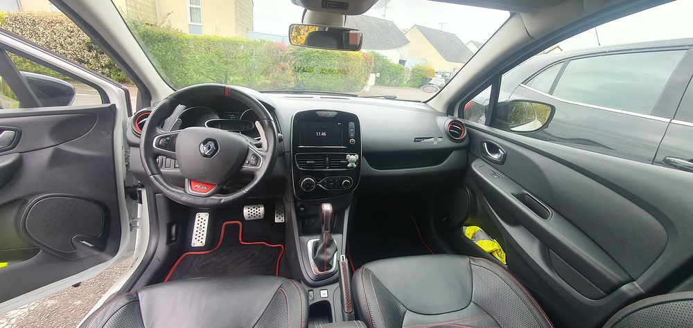 Clio IV 1.6 Turbo 220 Energy RS Trophy EDC 2016 occasion 85220 Saint-R&eacute;v&eacute;rend