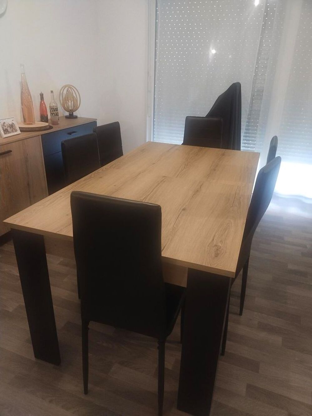 TABLE SALLE A MANGER BEIGE ET NOIRE Meubles
