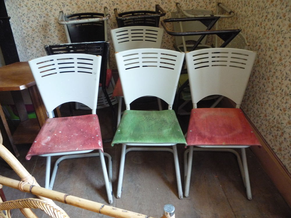 Chaise design moderniste
Le lot de 13 ou &agrave; l'unit&eacute;
35€ pi&egrave;ce Meubles