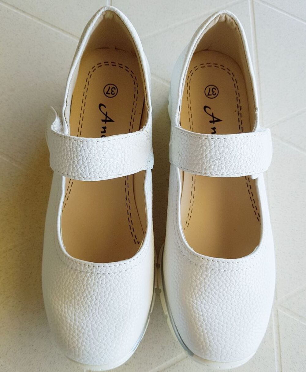 Chaussures blanches NEUVES Chaussures