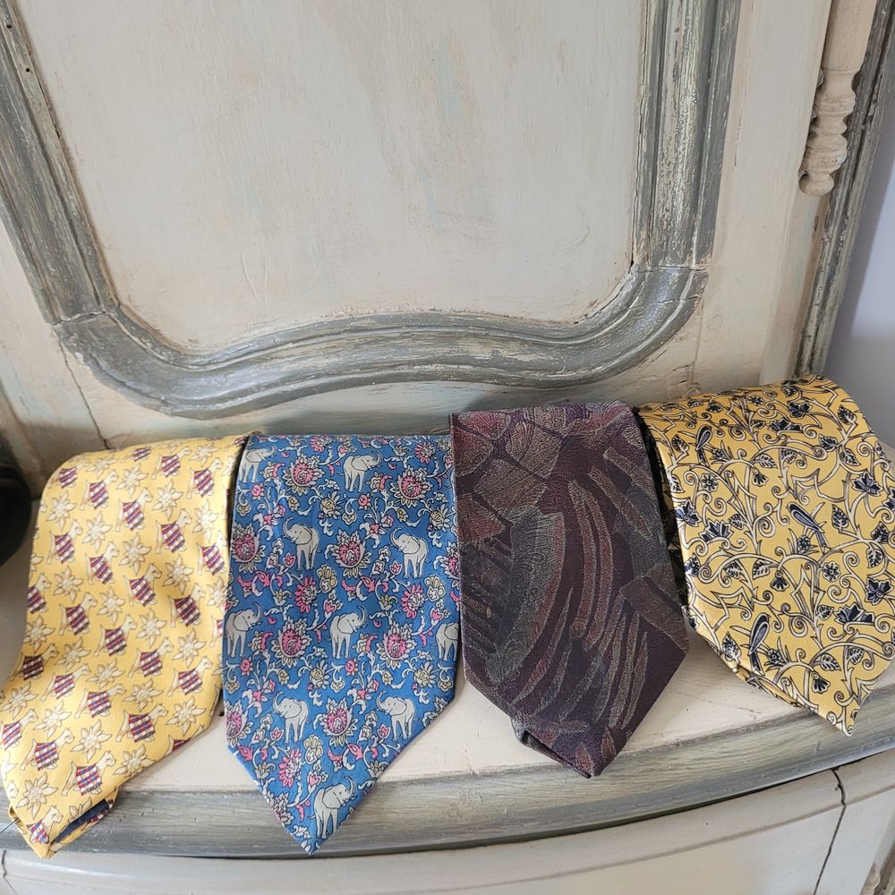 CRAVATES VINTAGE / CHAUSSURES BALLY SUISSE V�tements