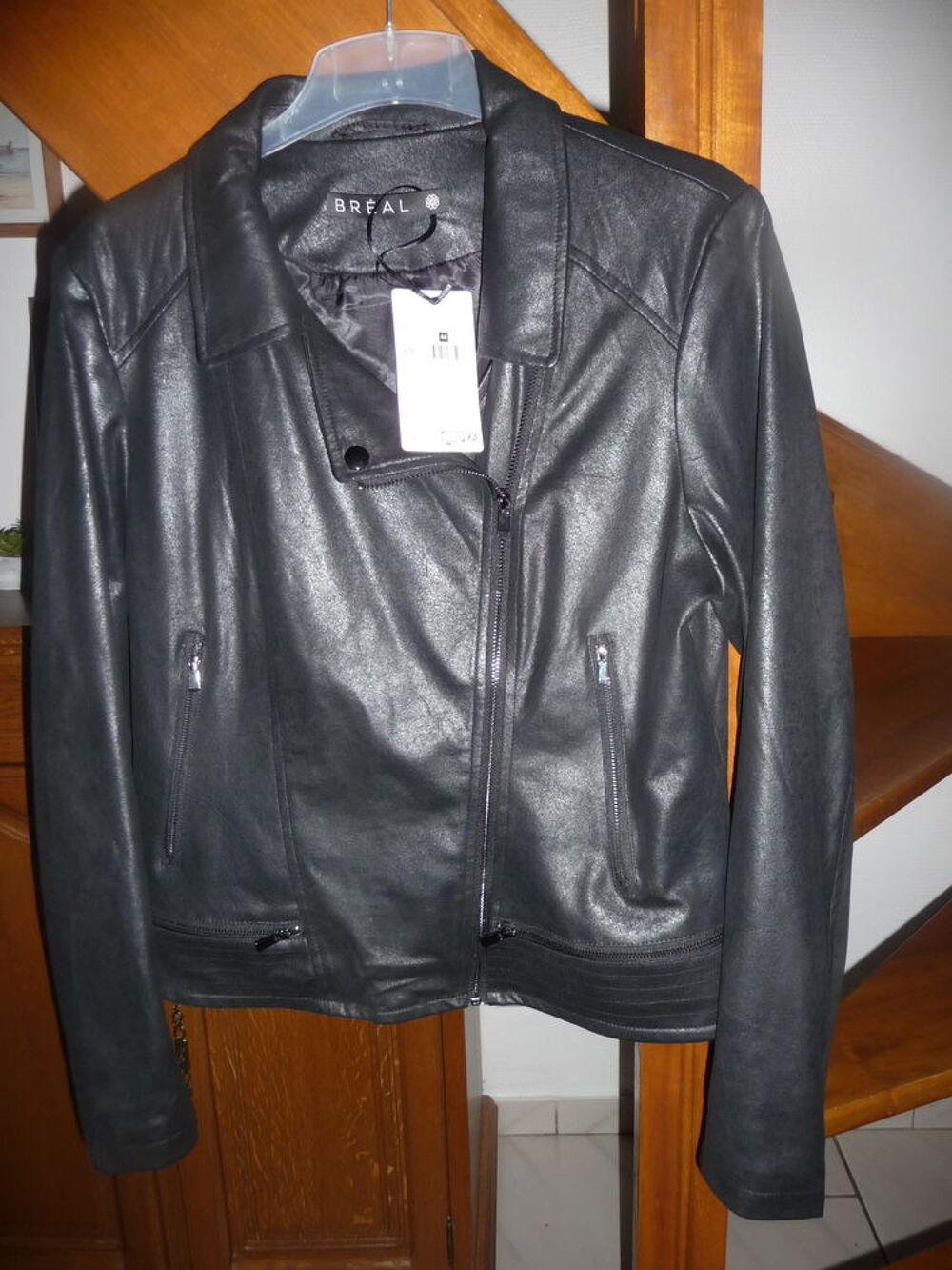 Perfecto femme neuf avec &eacute;tiquette taille 44 
Vêtements