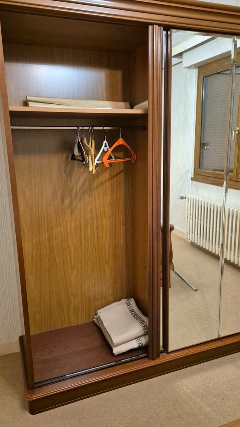 Chambre &agrave; coucher bois fonc&eacute; intemporelle Meubles