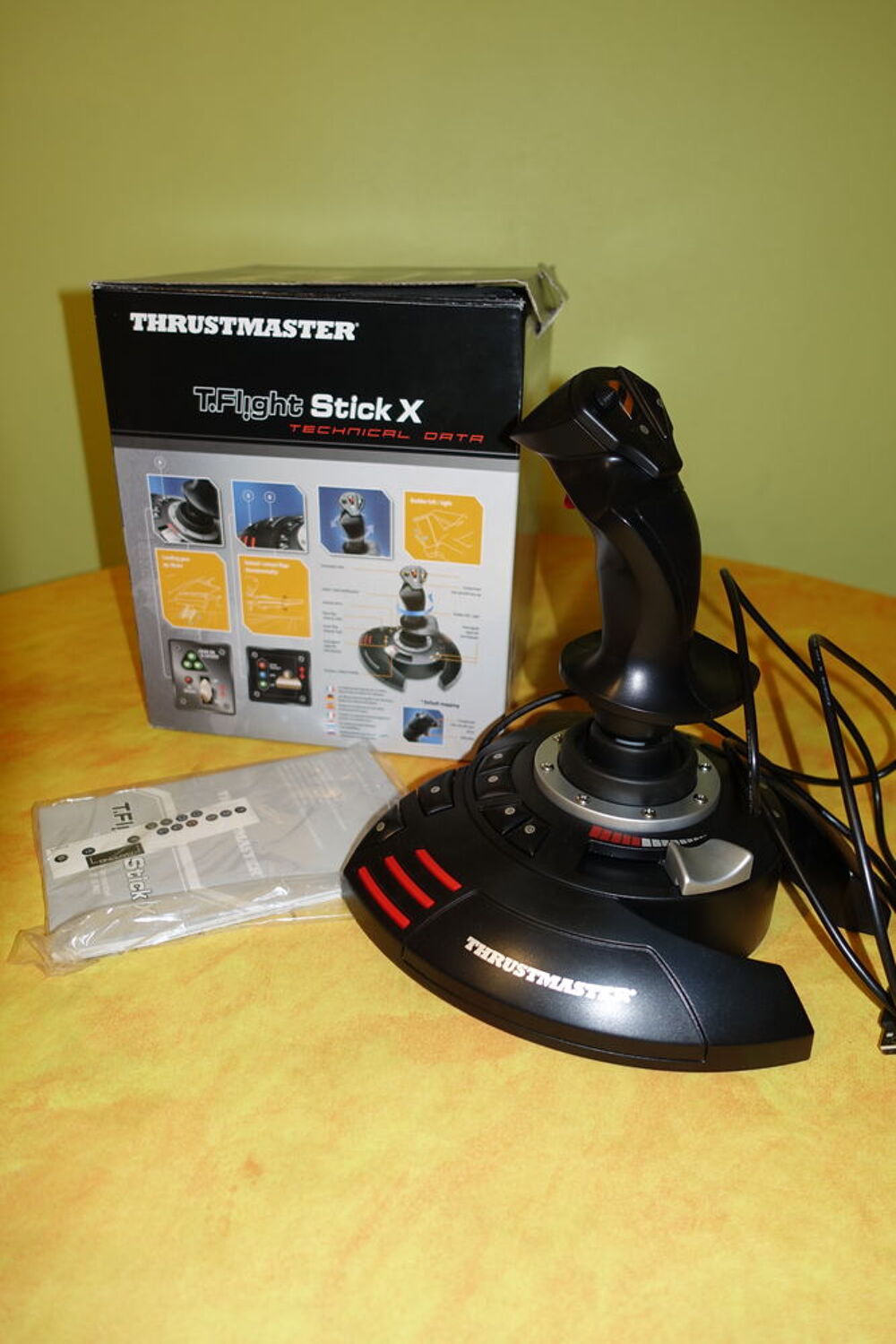 volant THRUSTMASTER NEUF Consoles et jeux vidéos