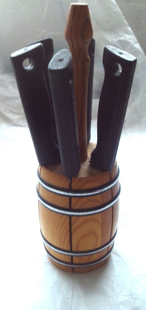 Bloc de 5 couteaux neufs sur tonneau 18 Villeurbanne (69)