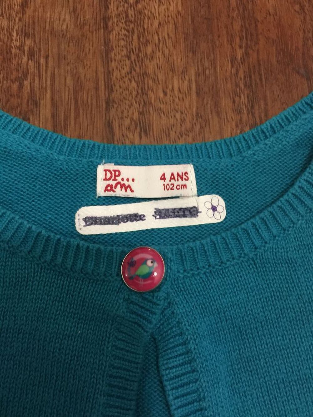 Gilet enfant fille. &acute;&acute; Du pareil au m&ecirc;me &acute;&acute; Vêtements enfants