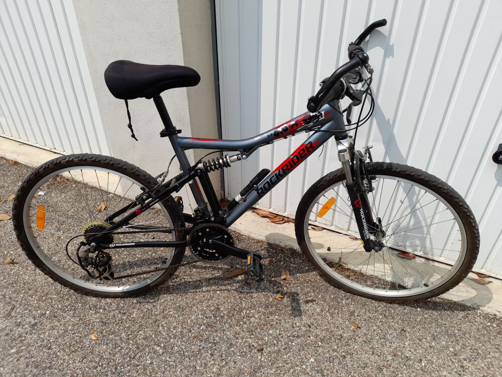 A VENDRE 2 VELOS VTT HOMME ET FEMME Vélos
