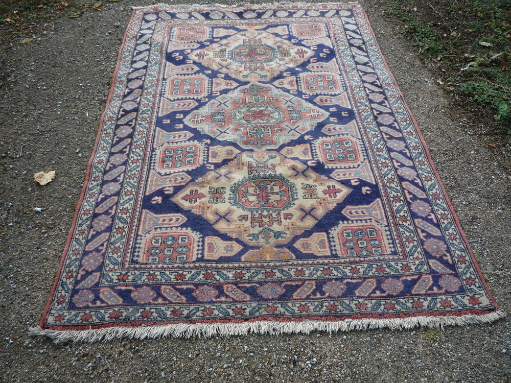Tapis Iranien nou&eacute; main Décoration