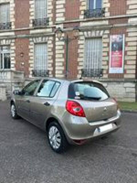 Clio III Clio 1.5 dCi 70 Expression 2010 occasion 45500 Gien