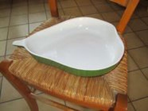 Plat pour  aller au four ou autre forme poire colorie vert 0 Mrignies (59)