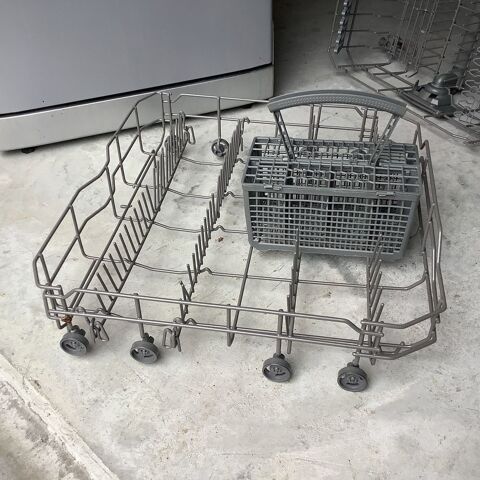 3
Panier inférieur + panier couverts Lave vaisselle FAR 55 Saint-Pair-sur-Mer (50)