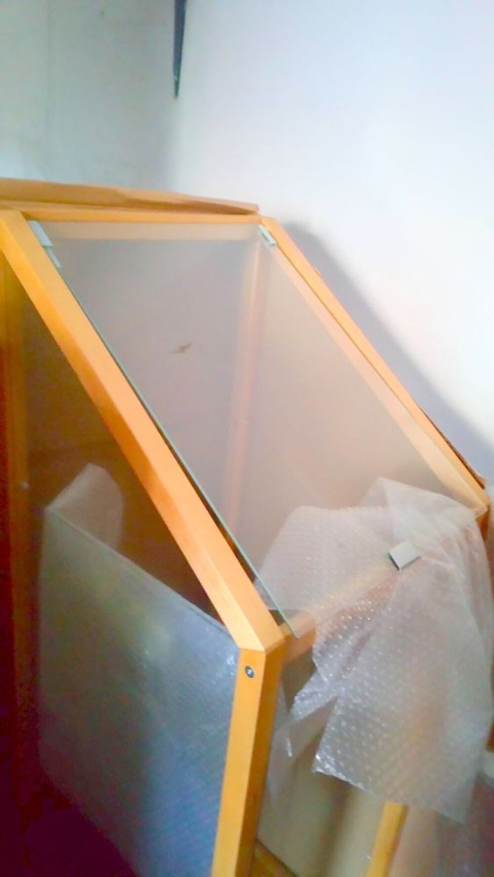 3 VITRINES DE DECORATION EN VERRE Meubles