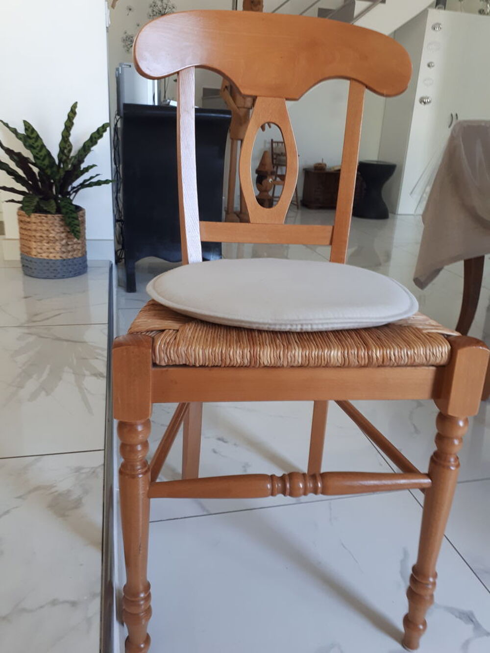 4 chaises &eacute;tait neuf Meubles