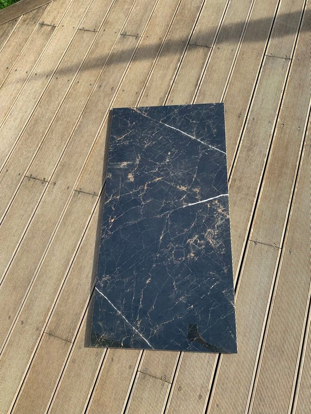 LOT DE 2 GRANDES PLAQUES DE CARRELAGE Bricolage