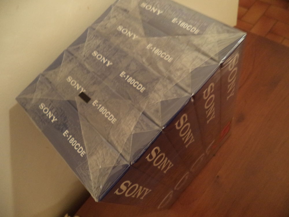 5 cassettes vid&eacute;o vierges VHS SONY. Audio et hifi