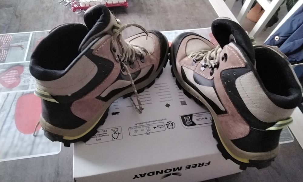 Chaussures de randonn&eacute;e Chaussures
