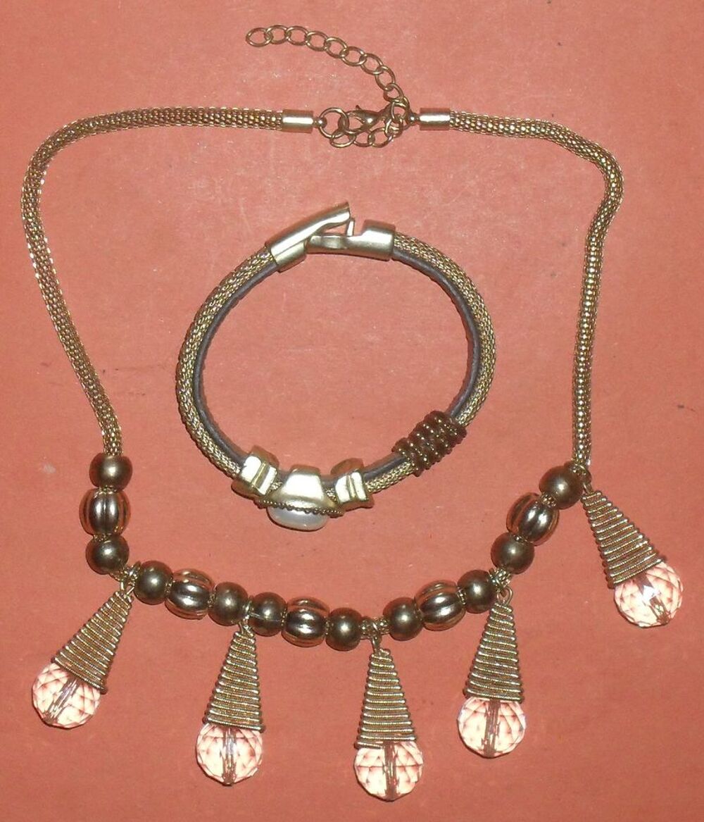 Tr&egrave;s joli et originale Parure collier et bracelet. Bijoux et montres