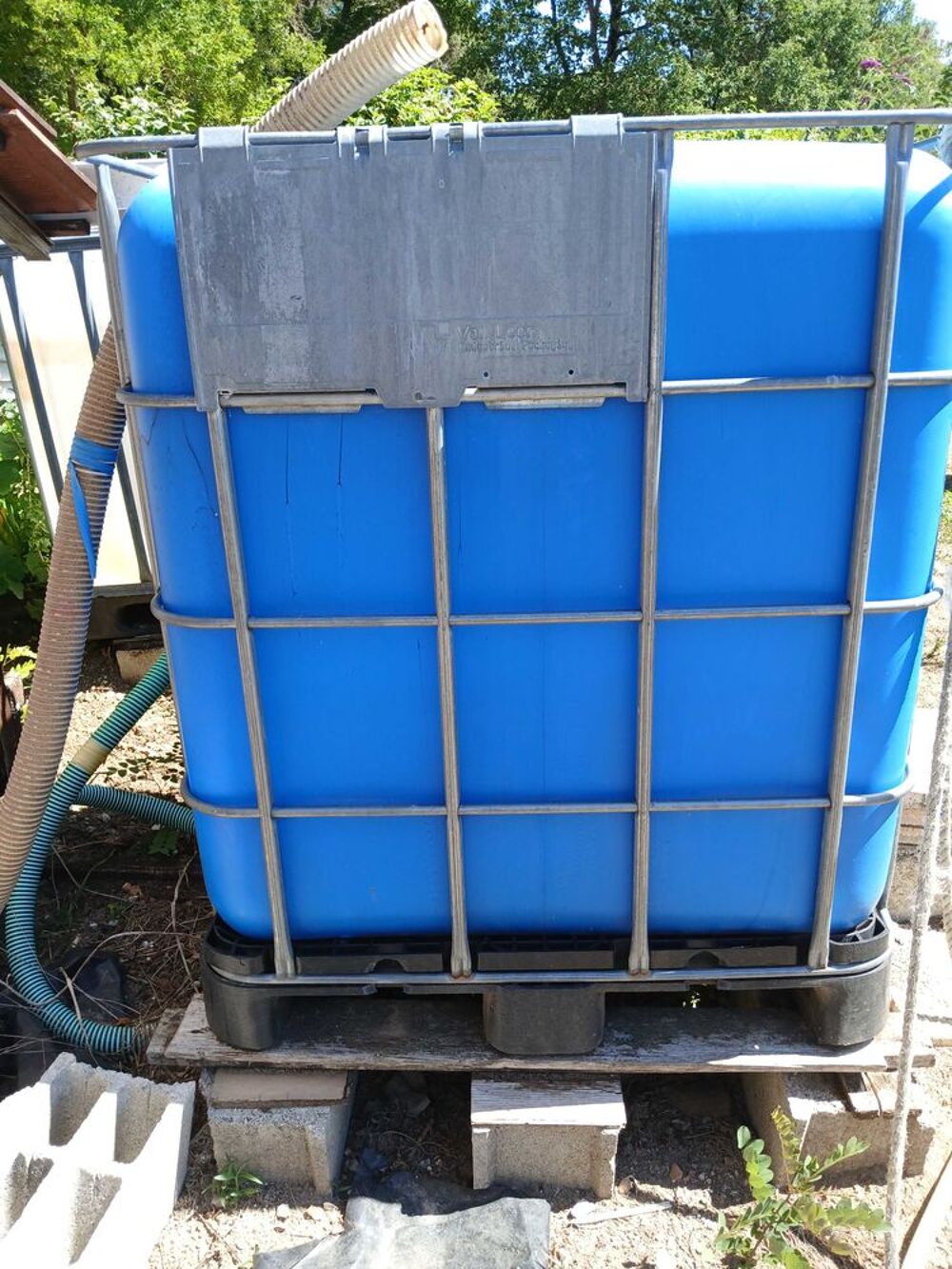Cuves r&eacute;cup&eacute;ration d eau. 1 M Cube. Jardin