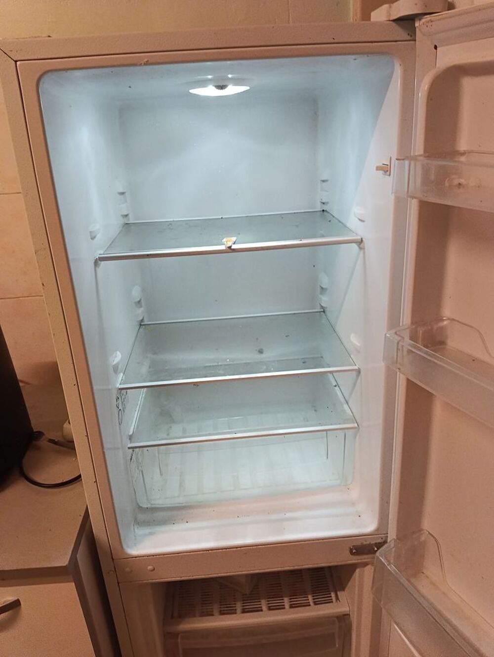 R&eacute;frig&eacute;rateur cong&eacute;lateur marque proline Electroménager