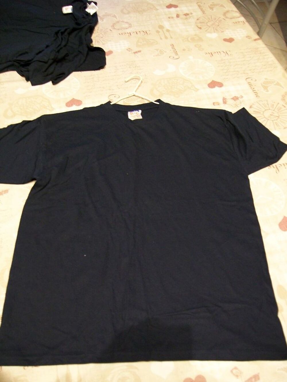 tee shirt bleu marine 100 % coton
taille L Vêtements